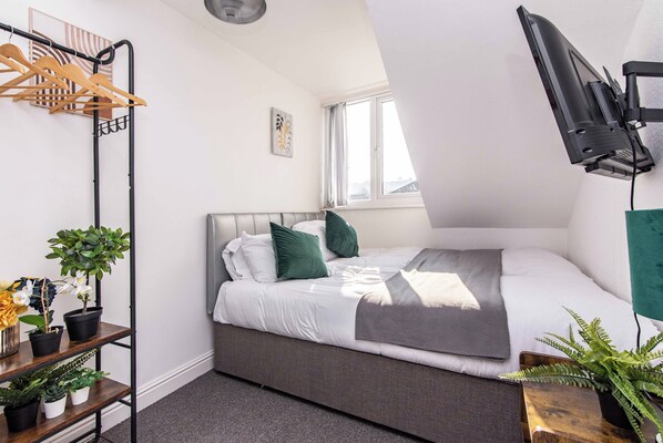 4 habitaciones, tabla de planchar con plancha y wifi gratis 