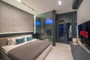 Luxury Villa, Patio, Pool View - Under The Palms (Canggu)