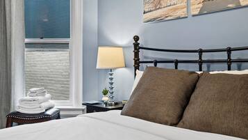 3 bedrooms, desk, iron/ironing board, travel crib