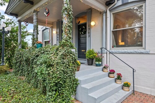 The SCOTTISH in Capitol Hill Patio Garage Beautiful Backyard