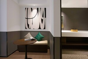 Habitación Confort doble | Edredones de plumas, colchones con acolchado adicional, escritorio