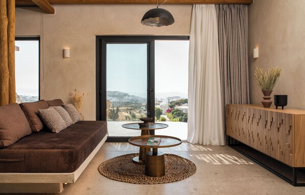 Smart TV, books, stereo