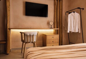 2 bedrooms, desk, iron/ironing board, travel cot - Opuntia Suites Two Bedroom Villa (Naxos)