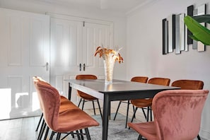 House | 4 bedrooms - Host Stay Snowdrop Crescent II (Launceston)