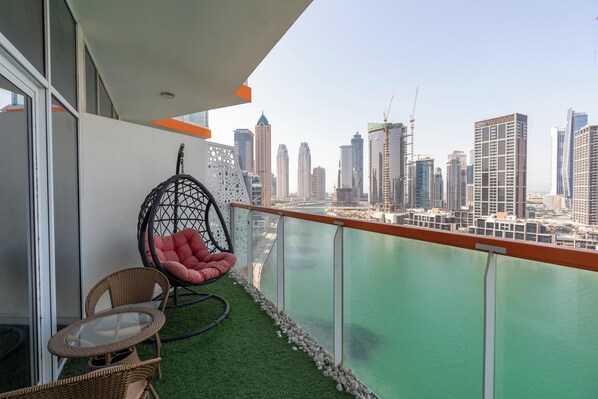 Deluxe Studio, Canal View | Balcony - Studio with Canal Views by Bespoke (Dubai)