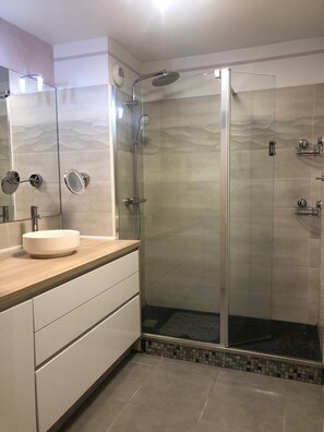 Shower, hair dryer, towels, soap