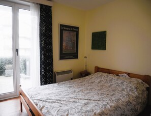 3 bedrooms, iron/ironing board, free WiFi