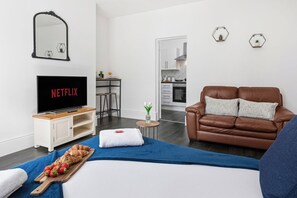 1 bedroom, iron/ironing board, internet, bed sheets