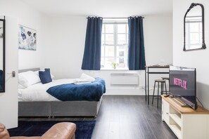 1 soverom, strykejern/-brett, internettilgang og sengetøy