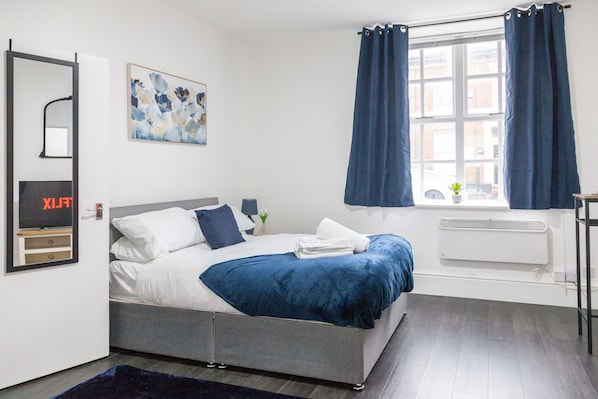 1 bedroom, iron/ironing board, internet, bed sheets