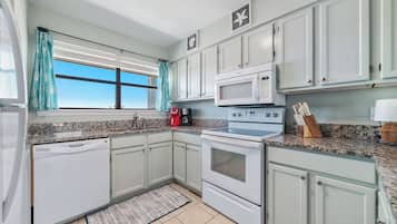 KĂŒhlschrank, Mikrowelle, Ofen, Herdplatte