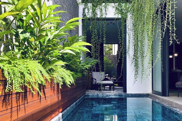 Luxury Room, Pool View | Desk, WiFi (free)