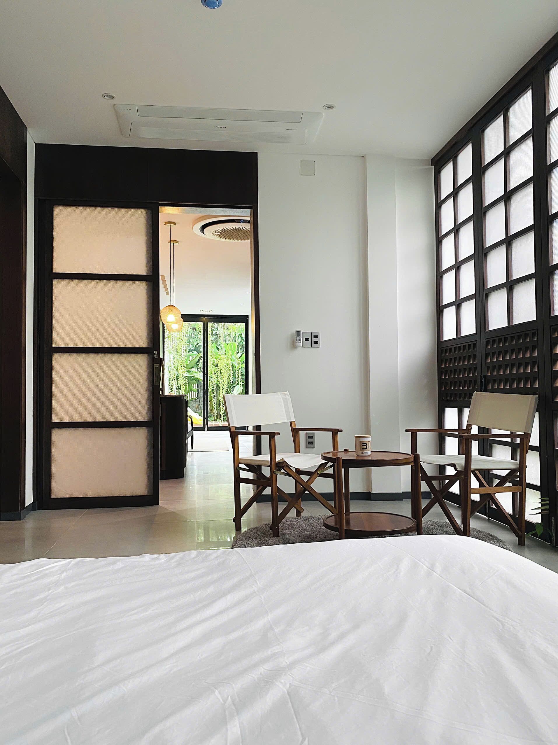 Luxury Room, Pool View | Desk, free WiFi