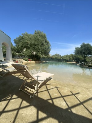 Outdoor pool, sun loungers - Villa Garden Relax and Nature (Loiri Porto San Paolo)