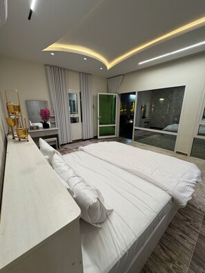 4 عدّة غرف نوم وواي فاي وتسهيلات لدخول الكراسي المتحركة