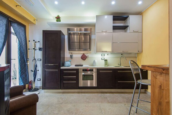 Refrigerador, horno, parrilla de estufa y lavavajillas 