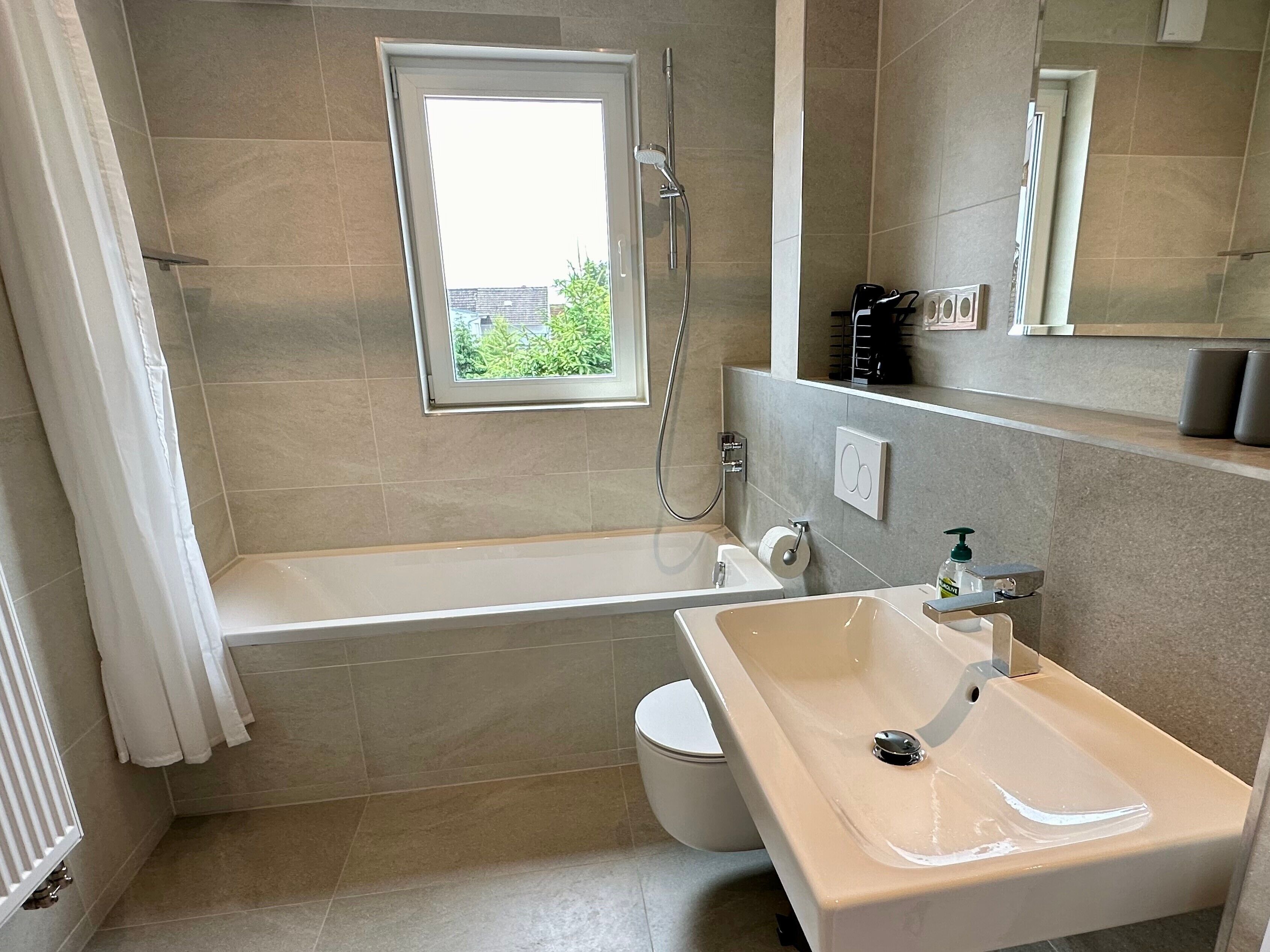 Een douche, een haardroger, handdoeken