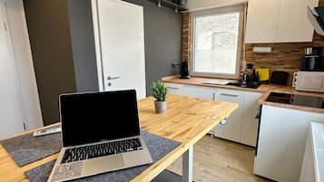 Refrigerador, microondas, horno, placa de cocina