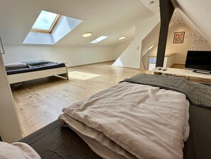 4 bedrooms, iron/ironing board, free WiFi, bed sheets