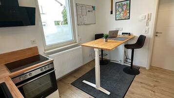 冰箱、微波炉、烤箱、炉灶