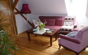 TV - Apartment 'Auszeit Landleben' with Shared Terrace, Shared Garden and Wi-Fi (Göllnitz)