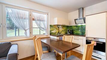 Kühlschrank, Ofen, Herdplatte, Geschirrspüler