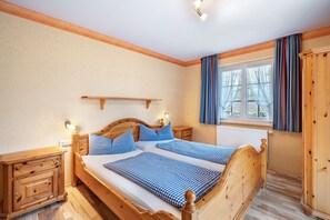 1 bedroom, free WiFi, bed sheets - Holiday Apartment 'Hofblick' with Shared Pool (Wolfach-Kirnbach)