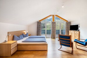 2 bedrooms, free WiFi, bed sheets - Holiday Apartment 'Bergblick' with Balcony (Wolfach-Kirnbach)