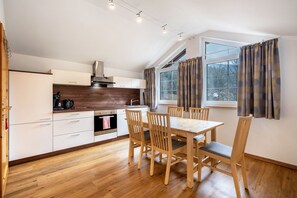 Frigorifero, forno, piano cottura, lavastoviglie