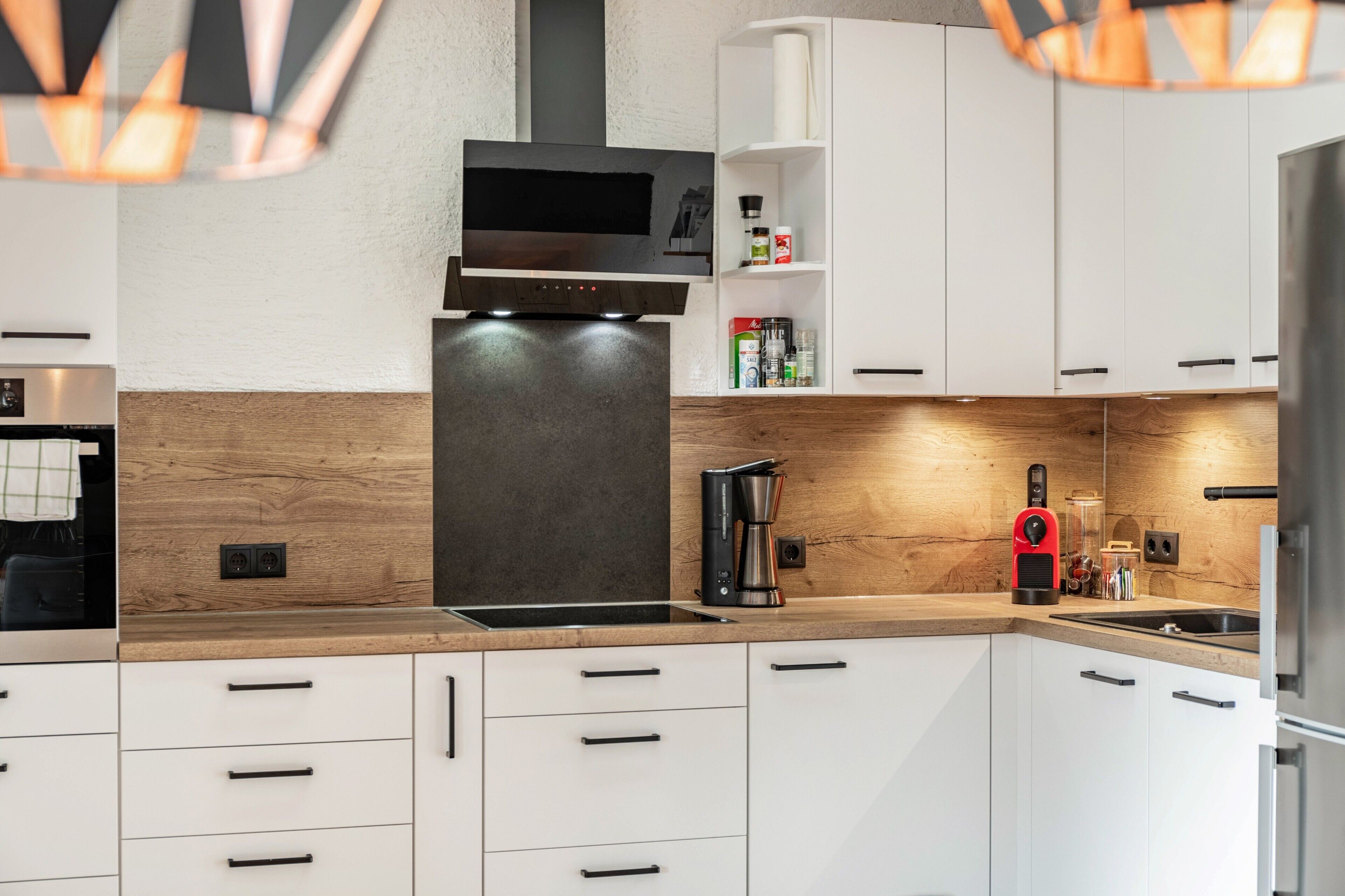 Fridge, oven, stovetop, dishwasher