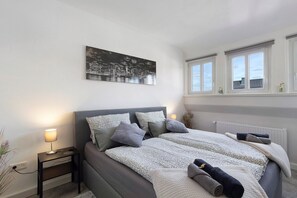 3 bedrooms, iron/ironing board, free WiFi, bed sheets