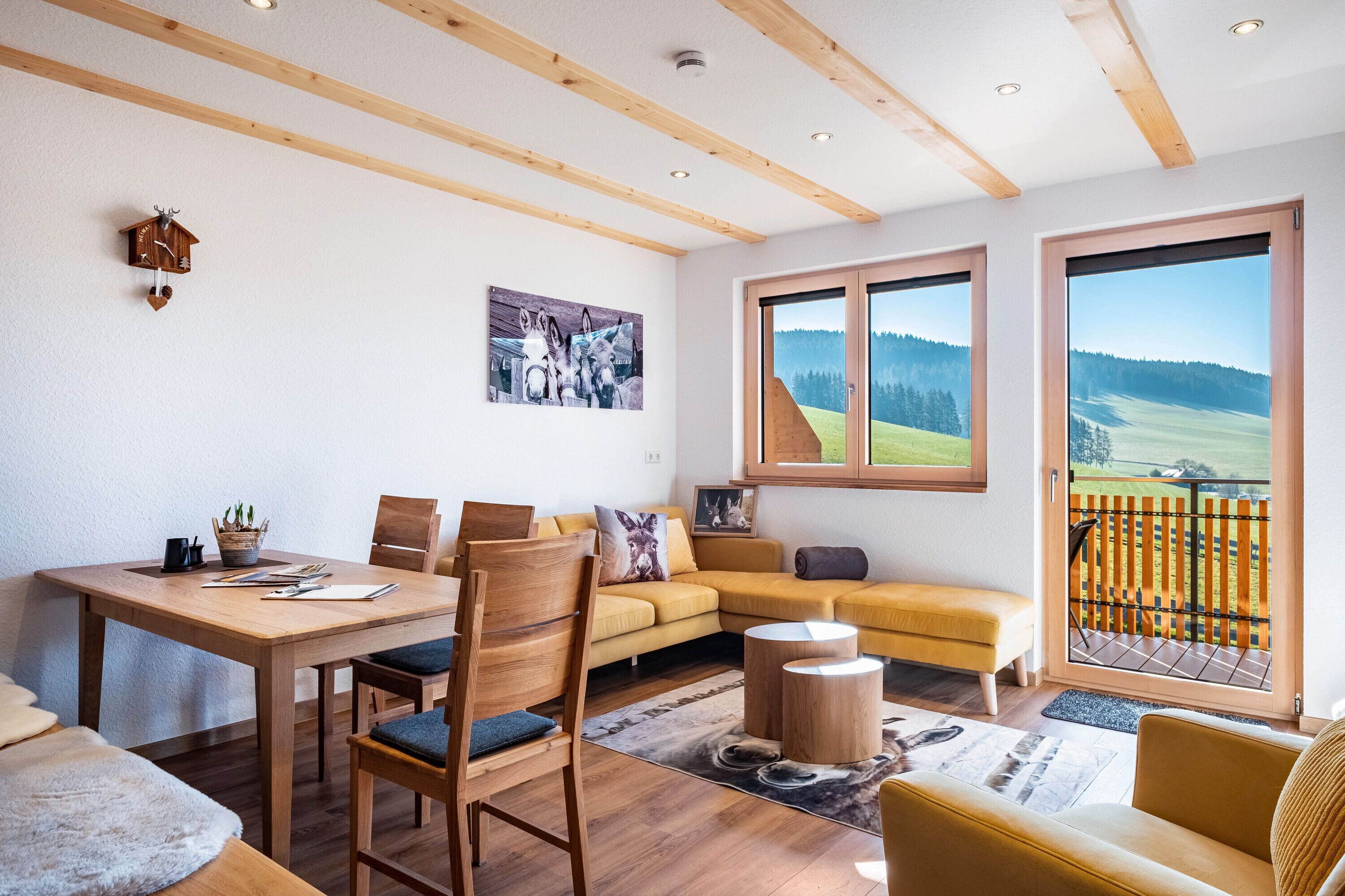 Fernseher, DVD-Player, Tischtennisplatte, Stereoanlage