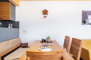 Dining - Holiday Apartment "Eselliebe" 5 Stars (Titisee-Neustadt)