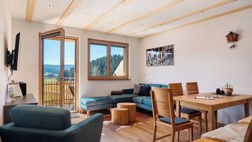 TV, DVD-spiller, bordtennis og stereoanlegg