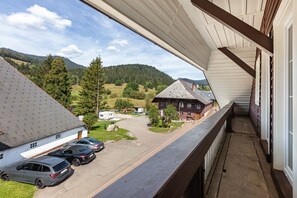 Property grounds - Holiday Apartment '4' with Mountain View, Balcony and Wi-Fi (Sankt Blasien)