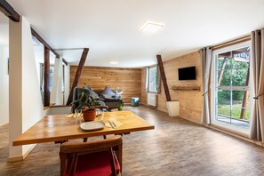 TV - Holiday Apartment '6' with Mountain View, Balcony and Wi-Fi (Sankt Blasien)