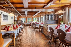 Dining - Holiday Apartment '6' with Mountain View, Balcony and Wi-Fi (Sankt Blasien)