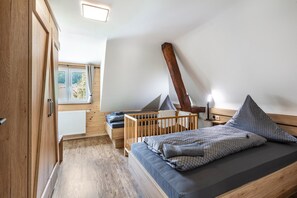1 bedroom, free WiFi, bed sheets - Apartment '1' with Mountain View, Balcony and Wi-Fi (Sankt Blasien)