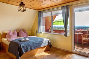 2 bedrooms, iron/ironing board, bed sheets