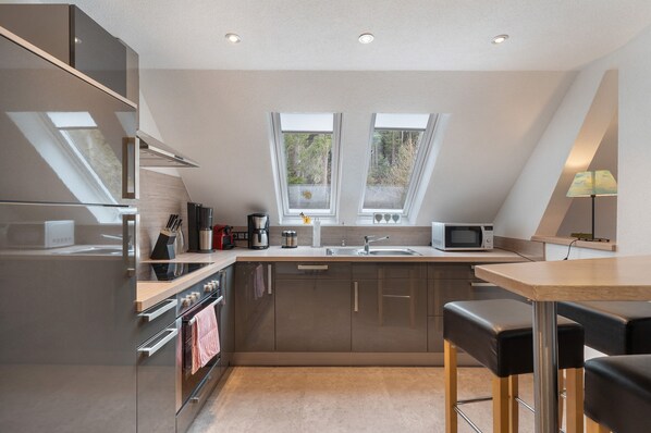Fridge, microwave, oven, stovetop