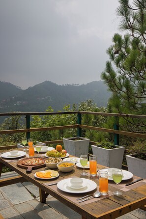 Breakfast area - Alaya Stays Suro Woodcrest Chalet (Kandaghat)