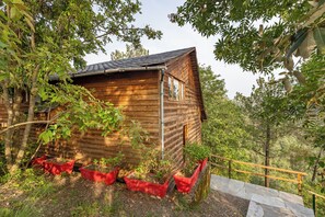 Exterior - Alaya Stays Suro Woodcrest Chalet (Kandaghat)