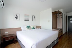 Superior Double Room | Free WiFi, bed sheets - Dream Residences by Golftel (Manolo Fortich)