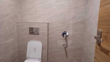 Basic Double Room, 1 Double Bed, Non Smoking | Bathroom | Slippers, towels