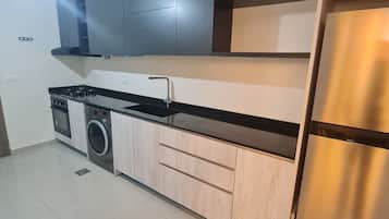 Microwave, oven, stovetop, cookware/dishes/utensils