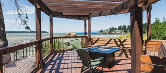 Winter Waves Retreat Oceanview & Fire Tables