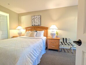 Tabla de planchar con plancha, wifi y ropa de cama 