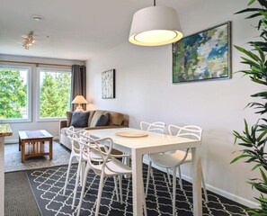 Dining - Winter Waves Retreat Oceanview & Fire Tables (Nanoose Bay)