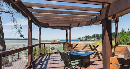 Hotel-style layout ideal for remote work and modern-day travelers. Enjoy complimentary access to the resortâs fitness center and amenities.