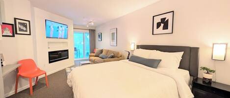 Desk, iron/ironing board, WiFi, bed sheets